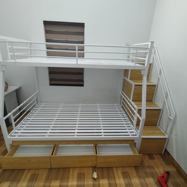 Giường sắt tầng cầu thang hộp 1m4 - GS 43